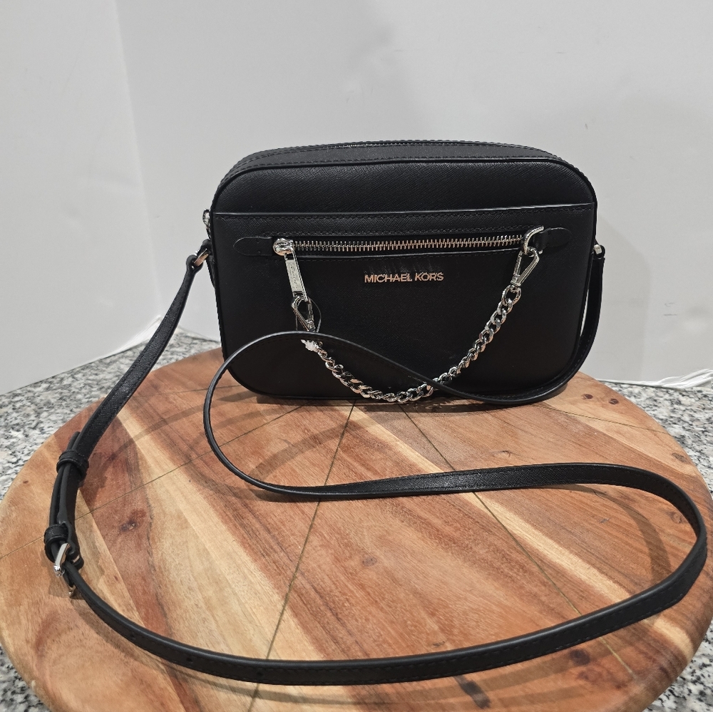 Michael Kors OutletJet Set Large Logo Crossbody Bag